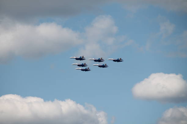 aeronautica militare, airshow, aereo commerciale, aereo - air force teamwork fighter plane airplane foto e immagini stock