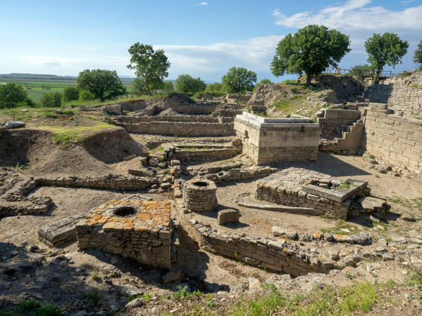 ruínas da cidade antiga de troia, canakkale (dardanelles)/turquia - çanakkale city - fotografias e filmes do acervo