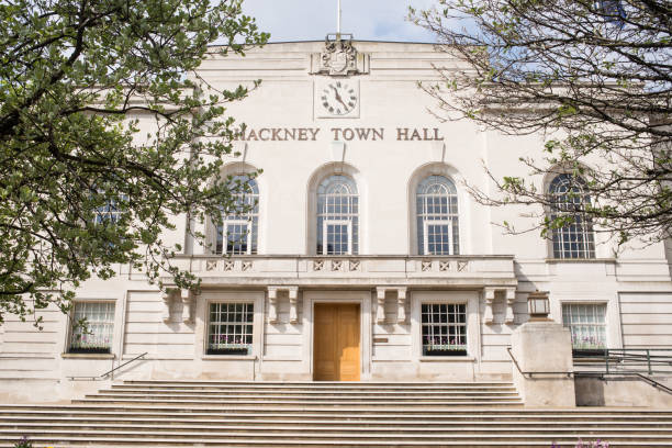 hackney, london, england, großbritannien-front facade of hackney town hall - hackney stock-fotos und bilder