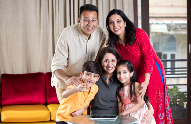 행복 한 인도 가족 - son in law 뉴스 사진 이미지