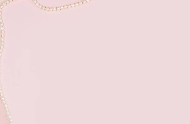 istock Pink empty card, sheet for writing. Layout for adding tags with a pearl necklace. Top view, flat lay, copy space 1146886743