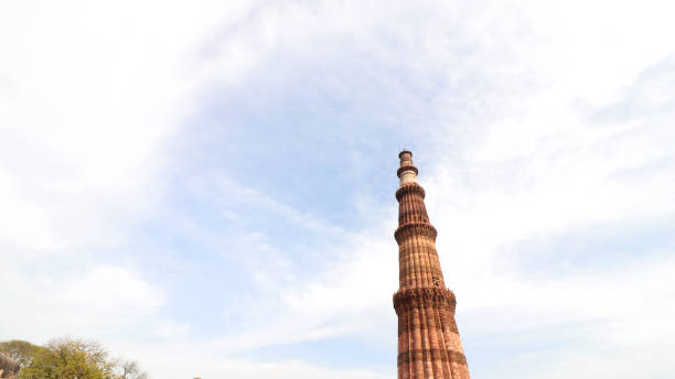 qutab 미 나 르 투시 뷰 자연의 야외 - quitab minar qutab delhi new delhi 뉴스 사진 이미지