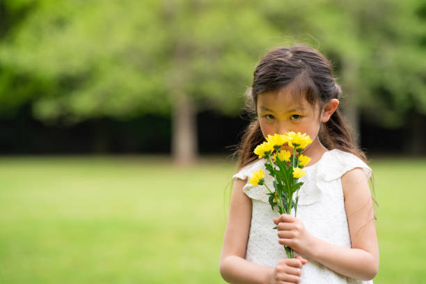 istock Girl with flowers 1146903794