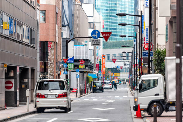 東京のストリートロード路地にある銀座地区 - 13422 ストックフォトと画像