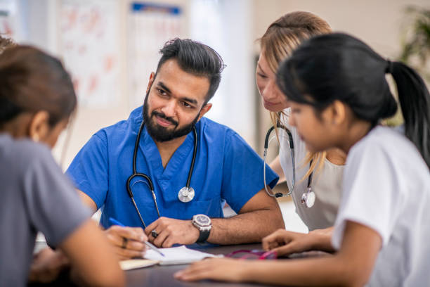 istock Medical team meeting 1146913594