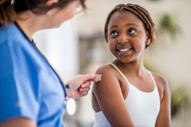 istock Paediatrician applying a bandage. 1146913662