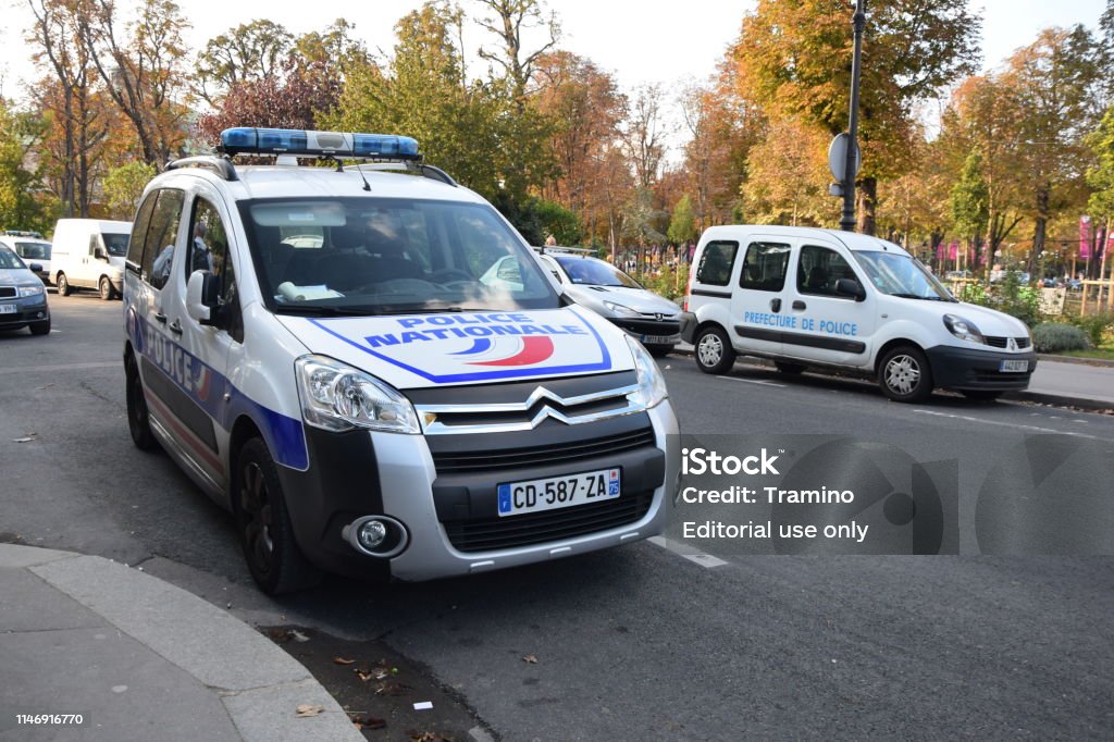 gown Hick The actual Police Vans On The Street In Paris Stock Photo - Download Image Now -  Renault Kangoo, Armed Forces, Business - iStock