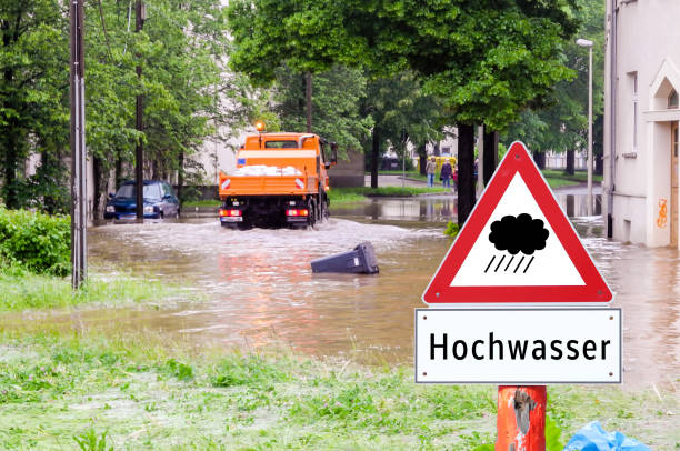 istock Flood warning sign in German 1146921301