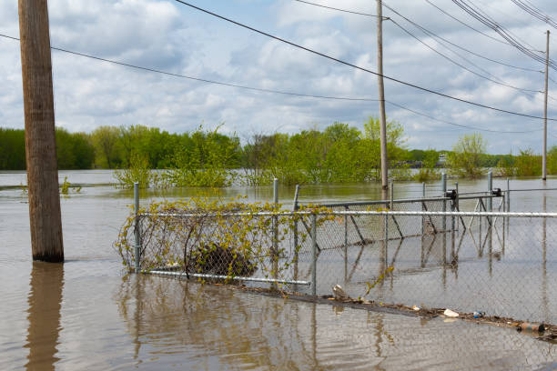 istock Flooding on Water Street 1146942091