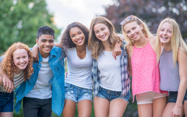 istock High school friends 1146969625