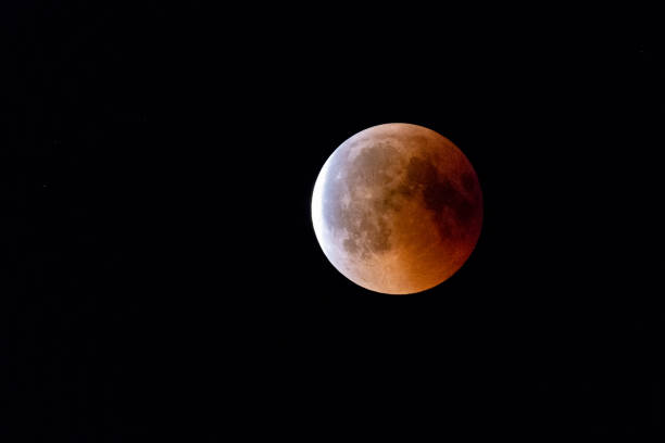 blutmonat (mondfinsternis) - full moon moon lunar eclipse red stock-fotos und bilder