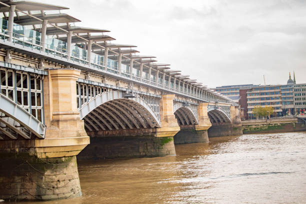 istock Water flowing below the river in london 1146983582