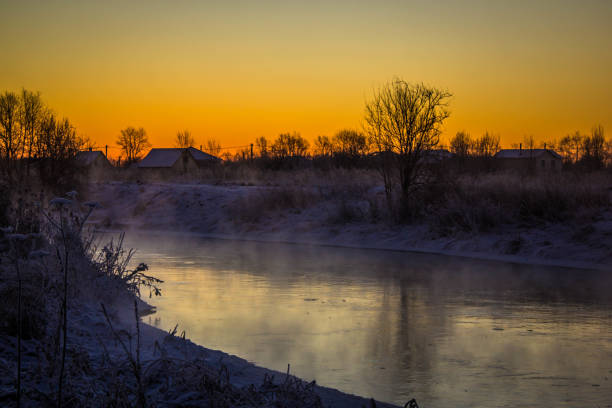 Dawn on the river Usva, Russia. Frosty morning on the river, winter. Snow on the banks of the river, dense forest Dawn on the river Usva, Russia. Frosty morning on the river, winter. Snow on the banks of the river, dense forest. Morning dawn on the river in a strong frost. On a thermometer 31 cold frozen river stock pictures, royalty-free photos & images