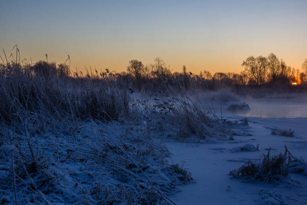 Dawn on the river Usva, Russia. Frosty morning on the river, winter. Snow on the banks of the river, dense forest Dawn on the river Usva, Russia. Frosty morning on the river, winter. Snow on the banks of the river, dense forest. Morning dawn on the river in a strong frost. On a thermometer 31 cold frozen river stock pictures, royalty-free photos & images