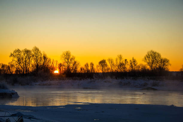 Dawn on the river Usva, Russia. Frosty morning on the river, winter. Snow on the banks of the river, dense forest Dawn on the river Usva, Russia. Frosty morning on the river, winter. Snow on the banks of the river, dense forest. Morning dawn on the river in a strong frost. On a thermometer 31 cold frozen river stock pictures, royalty-free photos & images