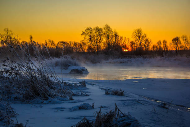 Dawn on the river Usva, Russia. Frosty morning on the river, winter. Snow on the banks of the river, dense forest Dawn on the river Usva, Russia. Frosty morning on the river, winter. Snow on the banks of the river, dense forest. Morning dawn on the river in a strong frost. On a thermometer 31 cold frozen river stock pictures, royalty-free photos & images