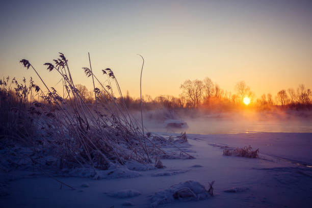 Dawn on the river Usva, Russia. Frosty morning on the river, winter. Snow on the banks of the river, dense forest Dawn on the river Usva, Russia. Frosty morning on the river, winter. Snow on the banks of the river, dense forest. Morning dawn on the river in a strong frost. On a thermometer 31 cold frozen river stock pictures, royalty-free photos & images