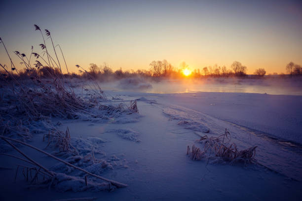 Dawn on the river Usva, Russia. Frosty morning on the river, winter. Snow on the banks of the river, dense forest Dawn on the river Usva, Russia. Frosty morning on the river, winter. Snow on the banks of the river, dense forest. Morning dawn on the river in a strong frost. On a thermometer 31 cold frozen river stock pictures, royalty-free photos & images