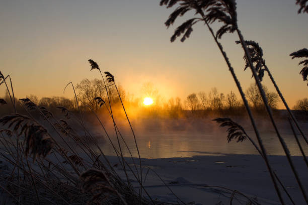 Dawn on the river Usva, Russia. Frosty morning on the river, winter. Snow on the banks of the river, dense forest Dawn on the river Usva, Russia. Frosty morning on the river, winter. Snow on the banks of the river, dense forest. Morning dawn on the river in a strong frost. On a thermometer 31 cold frozen river stock pictures, royalty-free photos & images