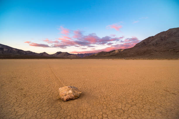 Lone Sailing rock at Racetrack Playa Desert, Death Valley Desert, Mountain, Mud, California racetrack playa stock pictures, royalty-free photos & images