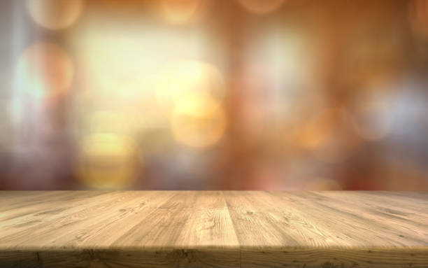 tablero de madera en fondo de desenfoque de luz vacía mesa de madera marrón - enfoque diferencial fotos fotografías e imágenes de stock