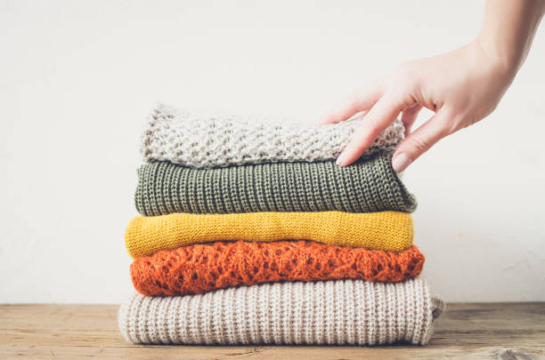 chandails en laine tricotée - pull cachemire femme photos et images de collection
