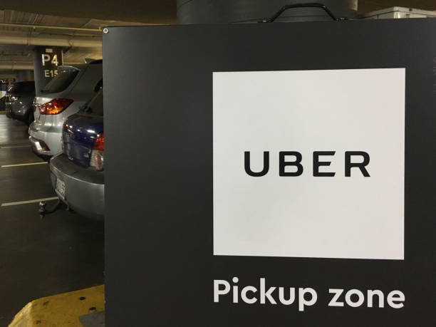 uber カーサービスのピックアップゾーン - taxi transportation motion city ストックフォトと画像