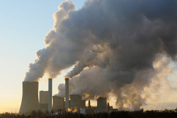 угольная электростанция - climate change coal power station стоковые фото и изображения