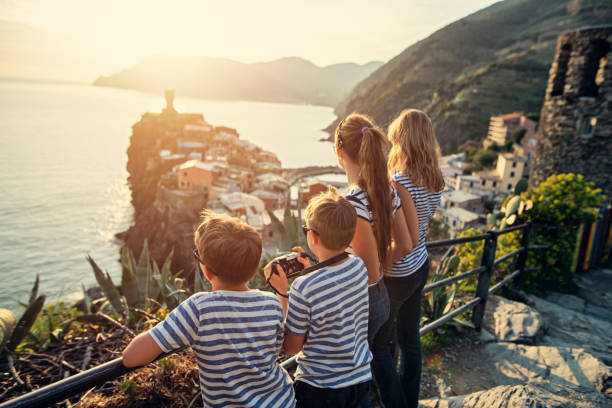 tourist enjoying sunset in vernazza, cinque terre, italy - family tourist europe vacations imagens e fotografias de stock