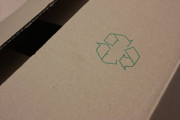 istock Cardboard box for moving  Recycling symbol 1147046914
