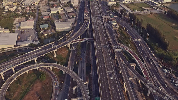 istock Futuristic Driverless Cars on the Elevated Expressway 1147073908