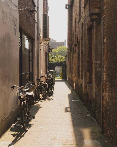 istock Brugge Alley Way 1147083683
