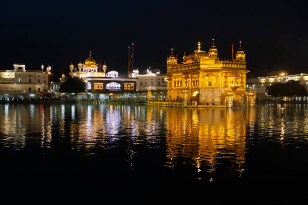 istock Golden temple (Harmandir sahib) in Amritsar at night 1147092806