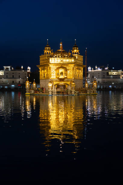 istock Golden temple (Harmandir sahib) in Amritsar at night 1147092807