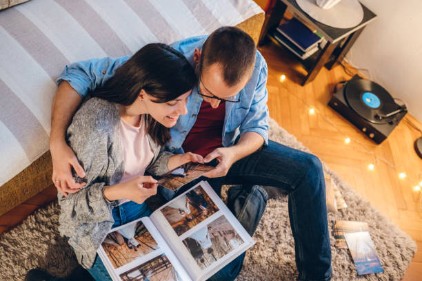 istock Looking at wedding photos 1147096354