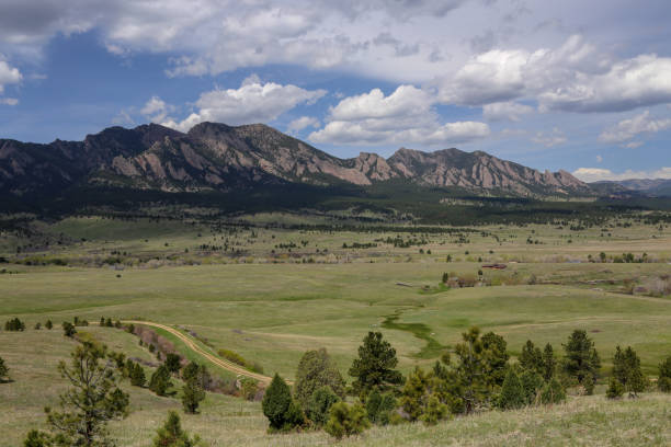 istock Boulder Flatirons vista in Colorado 1147097660