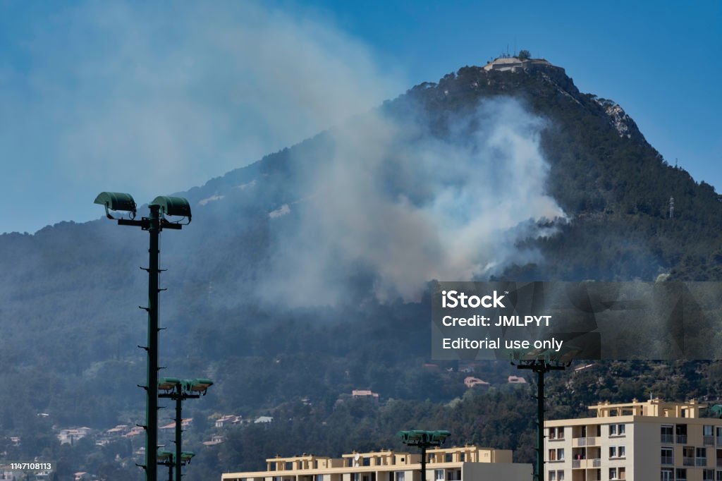 Fire in the Faron Massif, in Toulon, France, A fire broke out on Sunday, May 5, 2019, around 13:30 east of the Faron Massif, in Toulon, France, in the Var, in the Red Lands area. Many firefighters are mobilized on the scene. Canadair in action.
A major fire broke out Sunday afternoon at 1:30 pm in France, in the Var on Mont-Faron in Toulon. The fire is particularly fanned by the violent gusts of wind that are currently affecting the region.

the fire is near the houses

A hundred firefighters are mobilized on the scene to try to contain the fire. Canadairs were sent on the spot as reinforcements. Forest Fire Stock Photo