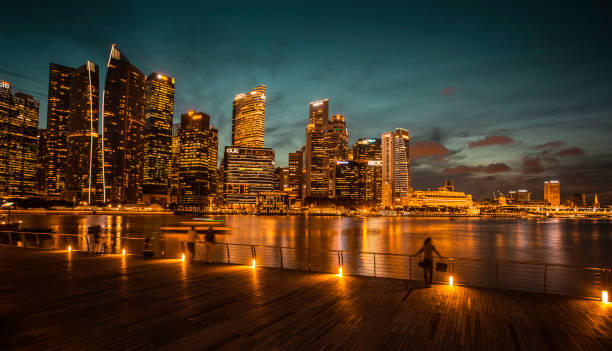 night view of marina bay, singapore. - marina bay sparse contemporary skyscraper imagens e fotografias de stock