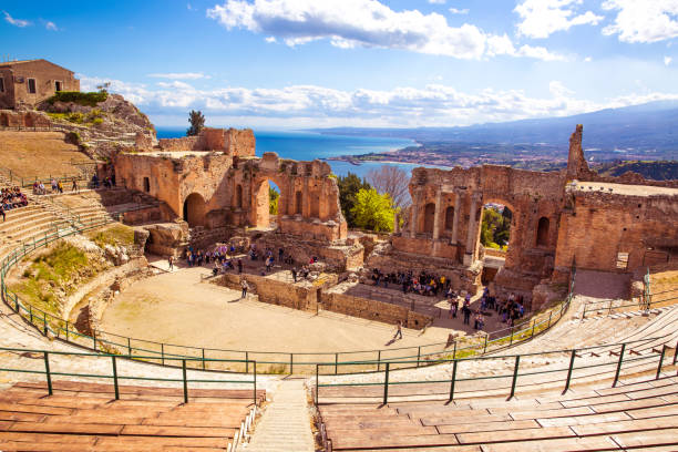 โรงละครกรีกในทาโอร์มินาซิซิลี - taormina ภาพสต็อก ภาพถ่ายและรูปภาพปลอดค่าลิขสิทธิ์