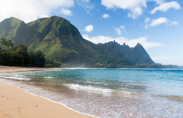 istock Tunnels beach north shore Kauai 1147155264