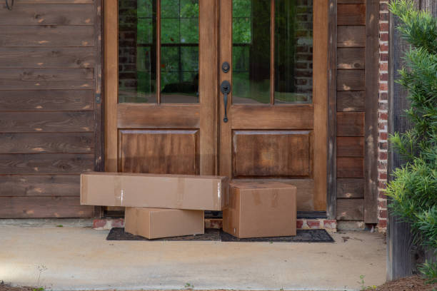 istock Boxes on front porch, delivered from postal service 1147157122