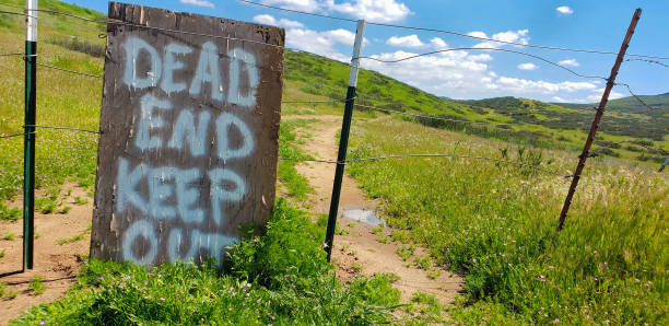 istock Dead End Keep Out Sign On Wire Fence At Dirt Road 1147178527
