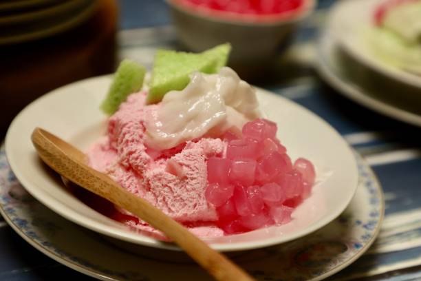 istock Coconut Ice Puter, Traditional Indonesian Coconut Ice Cream Sundae 1147194672