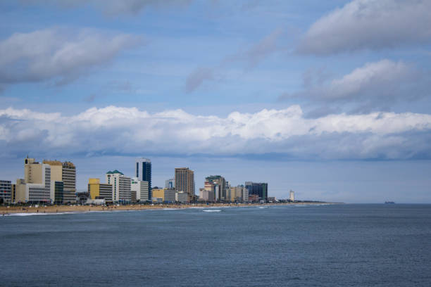 virginia beach lungomare - tourist resort horizon over water usa virginia foto e immagini stock