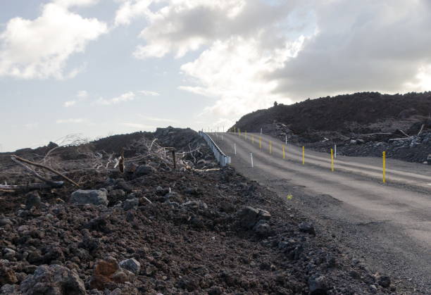 strada per la spiaggia di pohoiki appena nata, big island, hawaii - kapoho foto e immagini stock