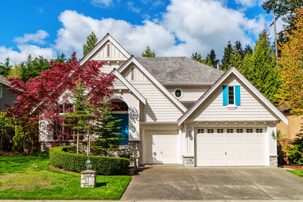 istock Modern Suburban House Exterior 1147230722