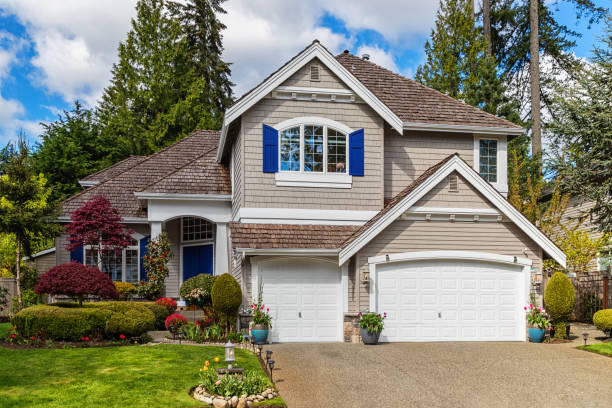 istock Modern Suburban House Exterior 1147230723