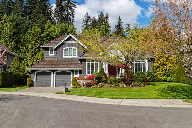 istock Modern Suburban House Exterior 1147230725