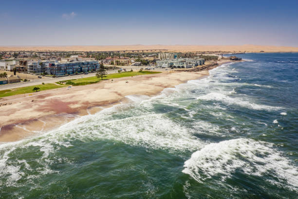 namibia swakopmund beach coast widok z lotu ptaka na południowy atlantyk - namibia sand dune namib desert desert zdjęcia i obrazy z banku zdjęć