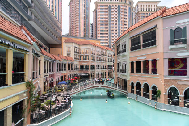 People People who take commemorative photos at Venice grand canal mall, Metro Manila, Philippines, May 4,2019 May 4,2019 People People who take commemorative photos at Venice grand canal mall, Metro Manila, Philippines taguig stock pictures, royalty-free photos & images